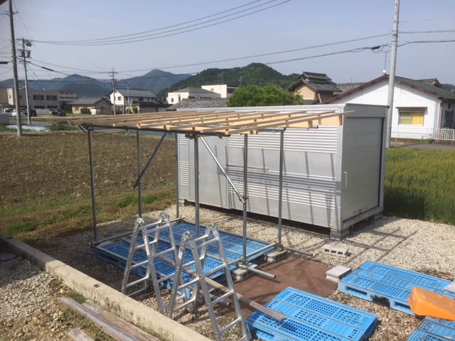 薪棚 垂木つけた