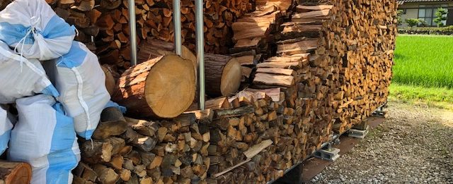 朝から薪割り2 順調です! 朝から薪割り2 順調です!